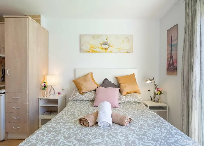 Center C アパート ネルハ