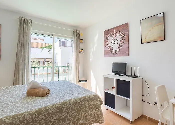 Center C アパート ネルハ